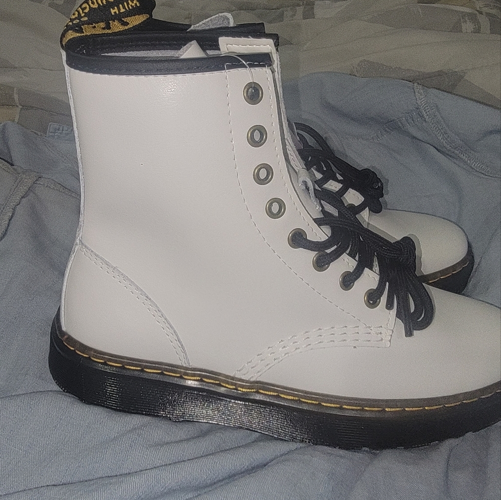 Boots - Picture 3 of 3